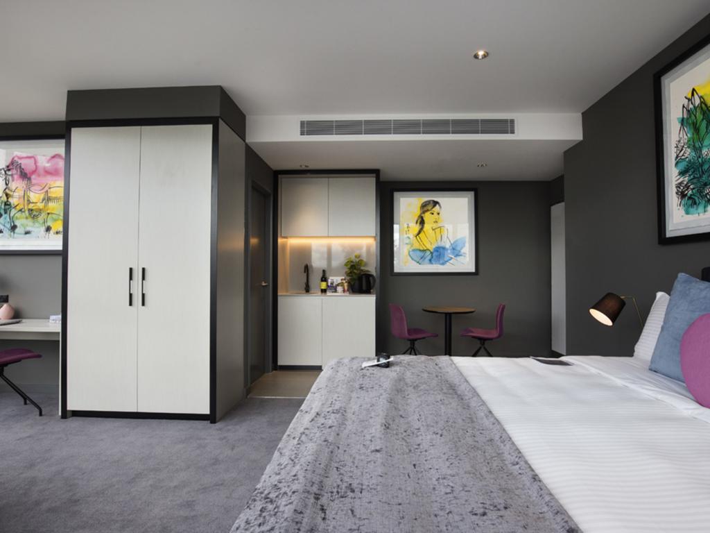 Art Series - The Chen Box Hill Exterior foto A room at the Hotel